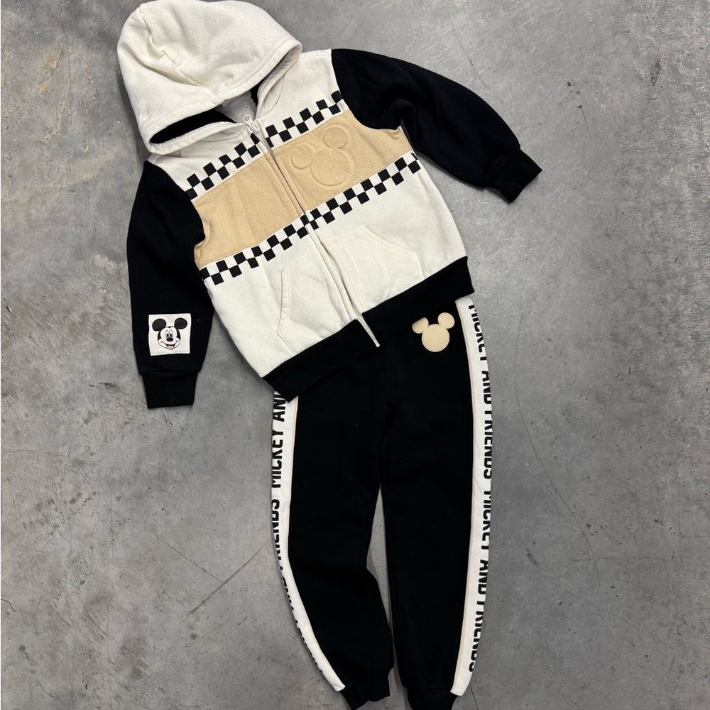 Disney Mickey Mouse Jogger Set Size 5T Mickey & Friends Hoodie Outfit